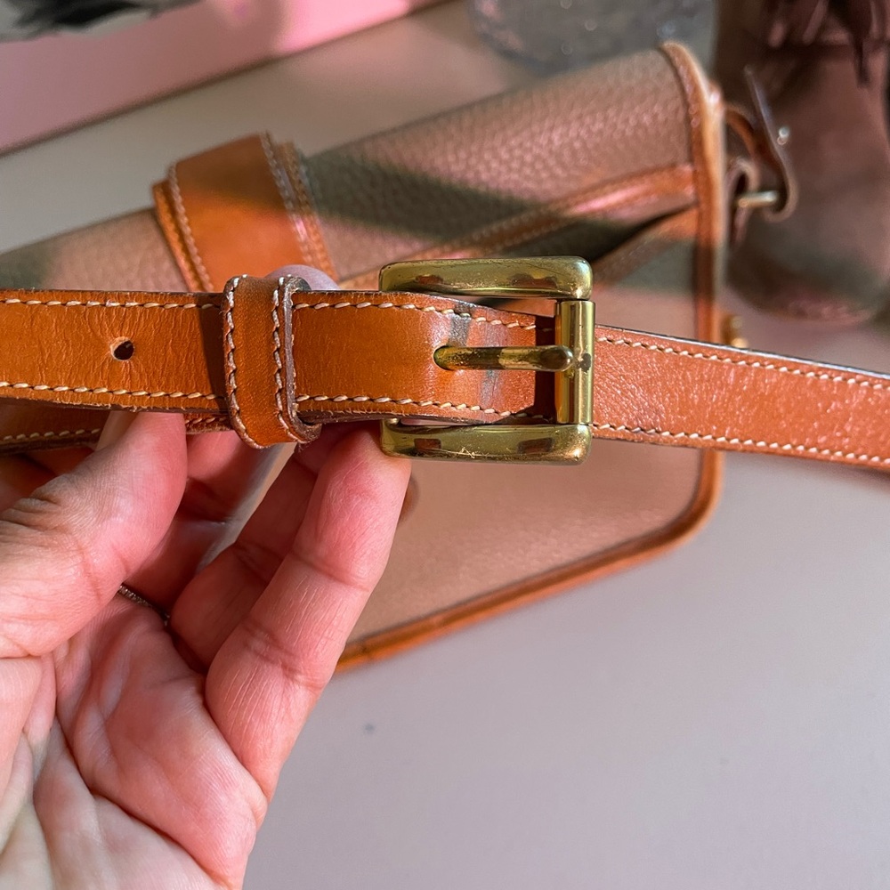 Dooney & Bourke Vintage saddleback design in good vintage condition - Picture 4 of 8